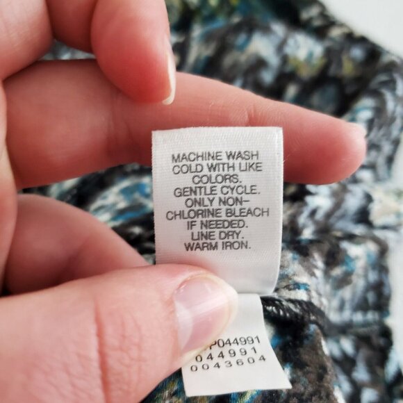 J Jill Womens Smocked Geometric Blouse Size XL Long Sleeve Keyhole Art To Wear - Picture 5 of 9